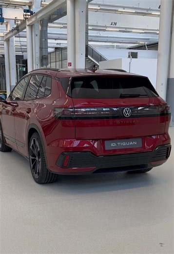 We went with the red one this time. #Volkswagen #IDTiguan #InstantlyFamiliar ___ Near-production concept car Vehicle has not gone on sale yet.