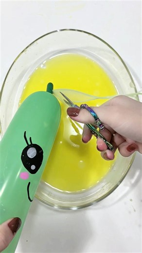 Oddly Satisfying ASMR 🤤 Cutting Slime Balloons & Mixing Colors 🟡🟢 #shorts
