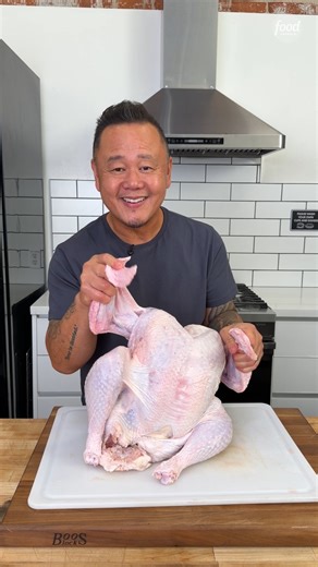 Here's EXACTLY what to do with your turkey to prep it for cooking! (Pssst... You might need to start defrosting your frozen turkey this weekend ⏰) See Chef Jet Tila on an all-new episode of #BeatBobbyFlay: Holiday Throwdown TONIGHT at 8|7c! | Food Network