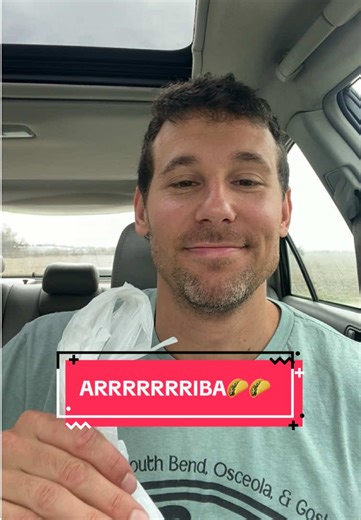 One of the best days of the week. Happy Taco Tuesday🌮🌮 Steak tacos- 10/10 Queso- 10/10 Guac- 9.5/10 Salsa- 9.4/10 #tacos #mukbang #fyp #foodreview #foodie