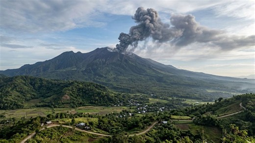 Philippines volcano remains on alert after eruption