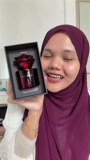 Lurvee the rose lineup tapi nanti hopefully buat perfume bau oolong tea macam sabun tu jugak sebab saya sangat obsess!! #CLEFBeautifullyCrafted #CLEFRose @CLEF Beauty #CLEFRoseCollection