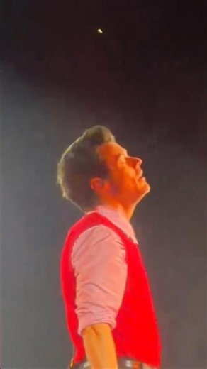Harry Styles singing Pop on stage - October 7, 2026