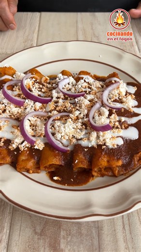 Deliciosas enchiladas con chile pasilla 🤓 | Cocinando en el fogón