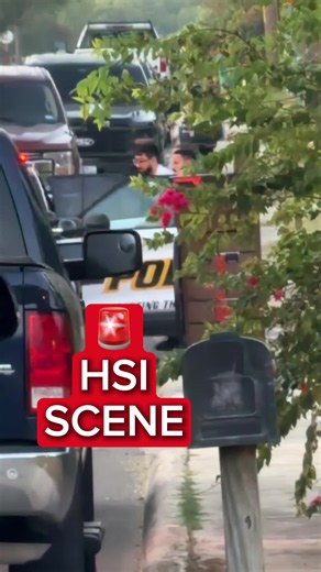 A man was detained while HSI and SAPD worked a scene on Alicia Ave near Culebra around 7 AM. Police were seen searching the home #SanAntonio