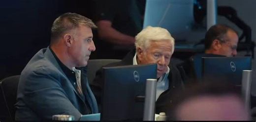 TRENDING: #Patriots fans noticed that head coach Mike Vrabel was making all of the major decisions in the draft room over EVP Eliot Wolf.Vrabel basically has all the power in the room and is the one making the final decision.VRABEL RUNS THE SHOW: