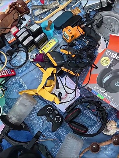 Prețul era bun 😎, dar căștile erau defecte 😢