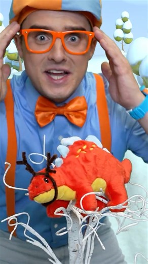 RESCUE the DINO 🦖 from the SNOW🫨!!! Blippi DIY! #shorts