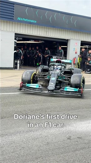 Doriane drives an F1 car for the first time! 😍😍 #f1 #formula1 #mercedesf1