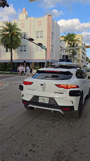 Waymo Driving Itself in Miami Beach — No Driver