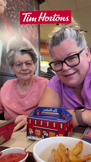 Tim Hortons is kicking off the festive season with a new customizable lunch or dinner Holiday Meal – it’s the perfect way to enjoy some of the best of the holiday season at Tims in one craveable, cozy combo. Available now at participating Tims restaurants across Canada for $14.99 and until Dec. 30, guests can build their own custom Holiday Meal by choosing: Their favourite Flatbread Pizza – Pepperoni, Bacon Everything, Chicken Parmesan, or Simply Cheese. A choice of side – including the new Bisc