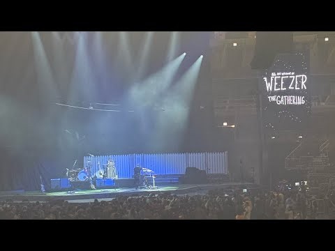 weezer “say it ain’t so” live at the united center in Chicago, 9/22/26
