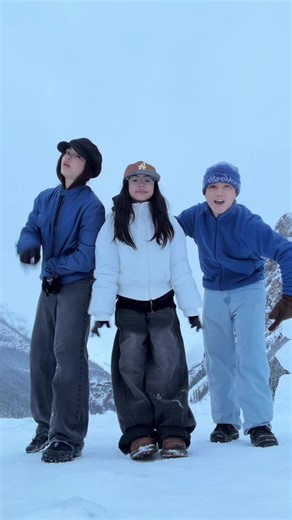 lake louiseee we heree (dc @Travis Lim) | Niana Guerrero