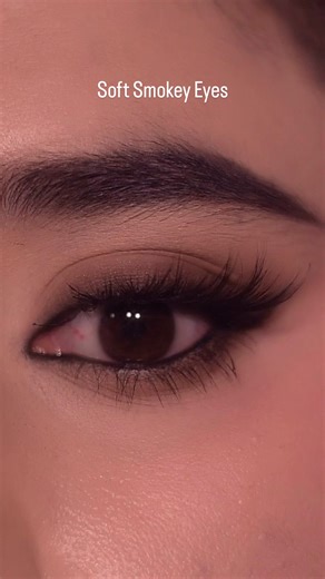 Soft Smokey Eyes Makeup Tutorial for Beginners #smokeyeye #eyemakeuptutorial #makeup