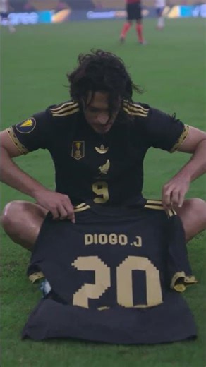 At No. 8 in our Top 10 Videos of 2025: Raúl Jiménez' tribute to former teammate Diogo Jota 🎮