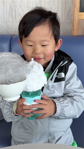 Eating every CLOUD Dessert in Hokkaido, Japan (Part