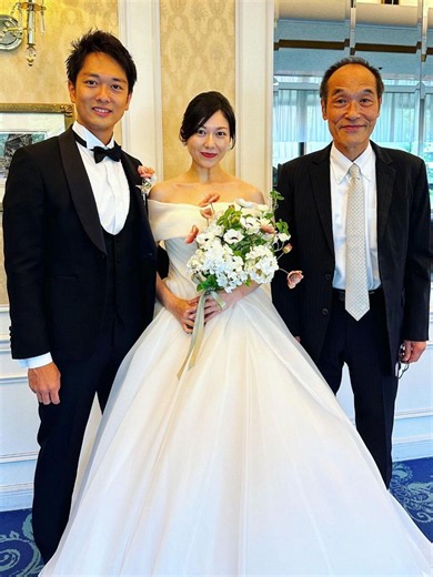 母はかとうかず子、父は東国原英夫さん…宮崎在住の長男〝0歳息子を抱っこ〟姿に「両親に似てる」「2人が入り混じってビックリ」「赤ちゃんがかわゆい！」の声：「おっ！」でつながる地元密着のスポーツ応援メディア 西スポWEB OTTO!