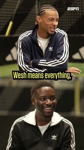Hugo Ekitike teaching us some French/Algerian slang 👨‍🏫