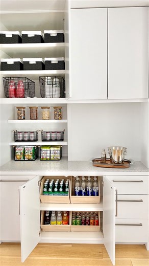 Buying storage bins feels productive… but it usually means something else is going on. When clutter keeps coming back, we try to organize it instead of reducing it. More bins don’t fix the problem — they just hide it. I’ve seen this pattern in almost every home. People buy containers hoping their space will magically feel organized. The real solution is letting go of what you don’t need first. Here’s the truth about why you keep buying storage bins 👇 1. You still have too much stuff 2. Items do