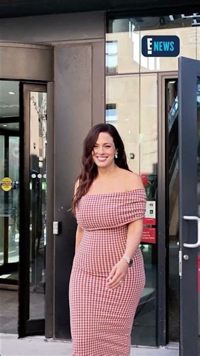 Ashley Graham makes a glowy exit after a meet & greet and bottle signing at GIANT in Philadelphia. 😍
