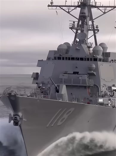 Arleigh Burke-Class Destroyer – The US Navy Ship That Can Strike Before Being Seen #usa🇺🇸 #defensetechnology #usmilitary #navalwarfare