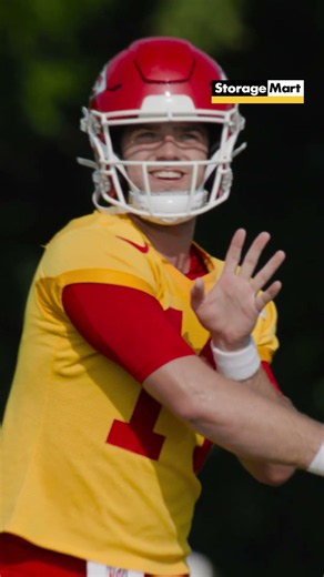 Slingin' it.
