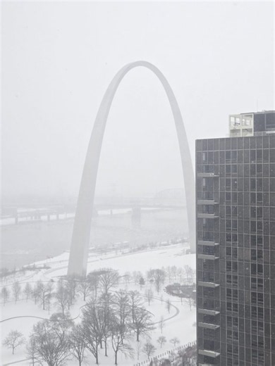 Major snowstorm passes St. Louis