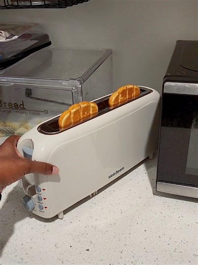 Compact and Reliable Toaster for Minimalist Kitchens