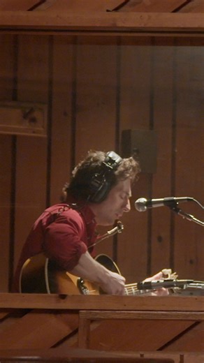 Check out an exclusive clip showing how Jeremy Allen White embodied Bruce Springsteen in #DeliverMeFromNowhere. Springsteen: Deliver Me From Nowhere is now available on Digital with a special behind-the-scenes documentary. | ComingSoon