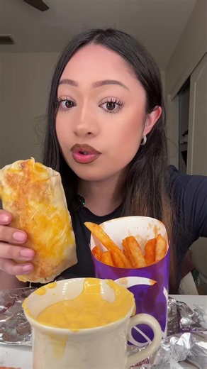 Taco Bell Grilled Cheese Burrito and Nacho Fries Review