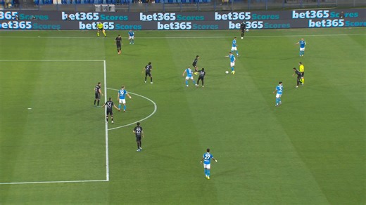 The way Scott McTominay keeps the ball in play is INCREDIBLE. 💪⚔️