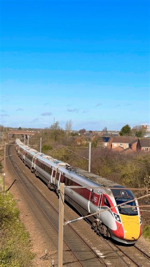 Blue skies and Spring sunshine! Peaceful Newark views from Clay Lane ☀️🏙️