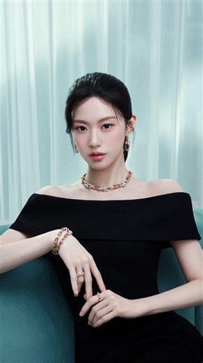 Actress Go Youn-Jung wears HardWear by Tiffany as a reflection of the strength found in the choices we make for ourselves. Each meticulously crafted 18k gold link is a bold symbol of love’s strength. #TiffanyAndCo