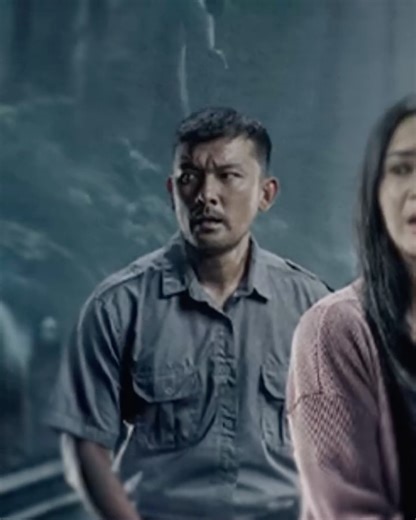 Official Account Film Alas Roban on Instagram: "Hadirlah di GALA PREMIERE film Alas Roban 🙌 Senin 05 Januari 2025 di XXI Epicentrum Kuningan, Jakarta Selatan! GRATIS EXCLUSIVE MERCHANDISE untuk setiap tiket nonton di Gala Premiere 🔥 RED CARPET 18:00 WIB SHOW (12:15) (14:30) (16:44) (21:15) Tiket DISKON 50% tersedia di m.tix dan tix.id Siap-siap dibawa ke Alas Roban 🫵 #alasroban #filmalasroban"