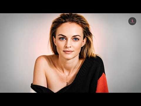 She Chose The Wrong Bikini For Beach And It's A Feast For Your Eyeballs | Heather Graham