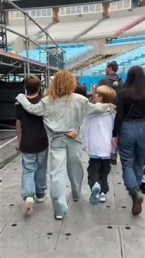 Shakira and her children tour the stadiums