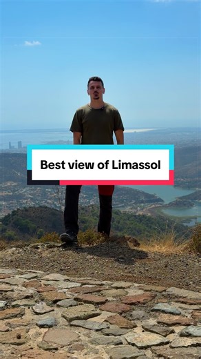🇨🇾 Want to see the best view of Limassol? Well the hiking path Kyparissia which starts at Prasteio Kellakiou is the place. Θες να δεις την καλύτερη θέα της Λεμεσού; Τότε να πάς στο μονοπάτι της φύσης Κυπαρισσιά το οποίο ξεκινάει στο Πραστειό Κελλακίου. #cyprus #cyprusnature #lemesos #cyprusvillages #limassol