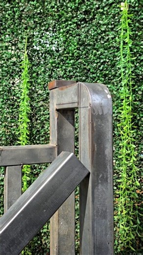 square pipe connection technique on the manufacture of minimalist stair fence