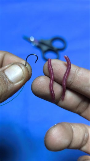 Easy Ways to Attach Fishing Bait to a Hook #shorts #fi #fishing #tutorial
