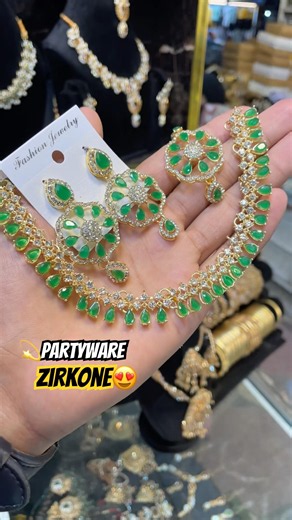 😍Premium Emerald Green Choker Necklace Set ✨