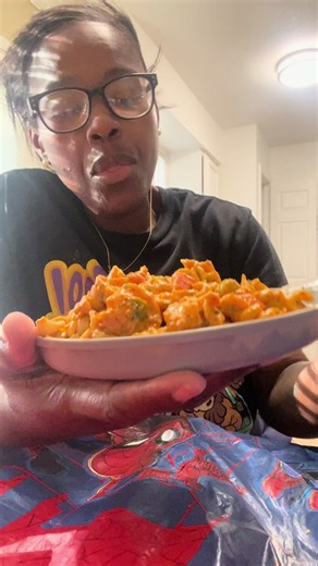 This is how seafood pasta salad, supposed to taste🦐
