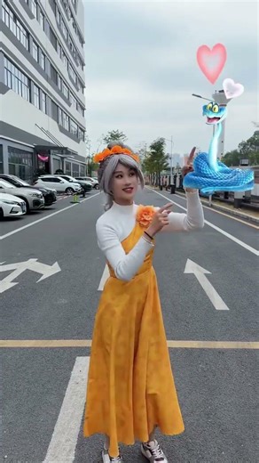 Sloth Surprise on the Street 😂🦥