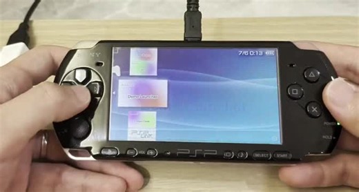 Un desarrollador de Singapur ha conseguido ejecutar JavaScript en una PSP creando su propio framework. Con Vue + Tailwind y Animaciones a 60fps. Consume solo 8MB de memoria RAM. Y todo de código… | Miguel Ángel Durán García