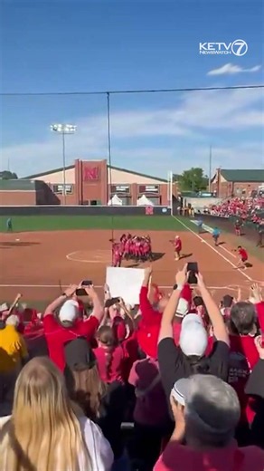 Nebraska softball advances to Women's College World Series
