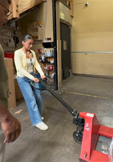 puts her to work and then yells at her 🤦🏽‍♀️😂 #theaguilars #girl #dad
