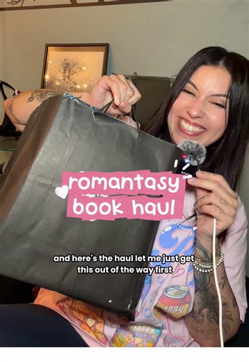 I went to a romantasy only bookstore & here’s a huge book haul!!!!! 🐉🌙✨⚡️⭐️🪄🦄🧚📖📚🧛🏻💘