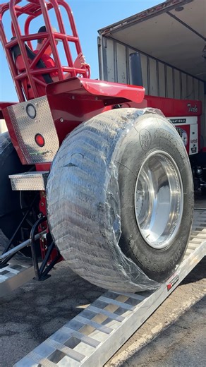 Runnin' in the Red getting unloaded at the Championship Tractor Pull - video of the day presented by Ritchie Implement, Inc. ! Gallitz's Pulling Team #tractorpull #tractorpulling #limitedpro | Badger State Tractor Pullers