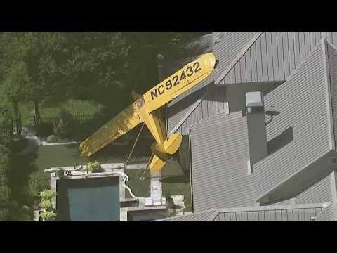 Plane crashes into house in Fort Bend County