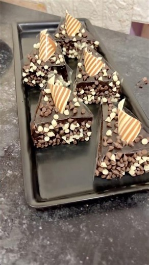 Amazing triangle 2 in 1 chocolate chips pastry #trending #cakedecorating #recipe