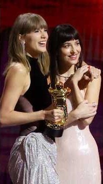 Taylor Swift Just Made VMA History! 😱